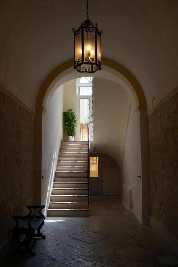 Palazzo Manzoni Apartments Bari Bagian luar foto