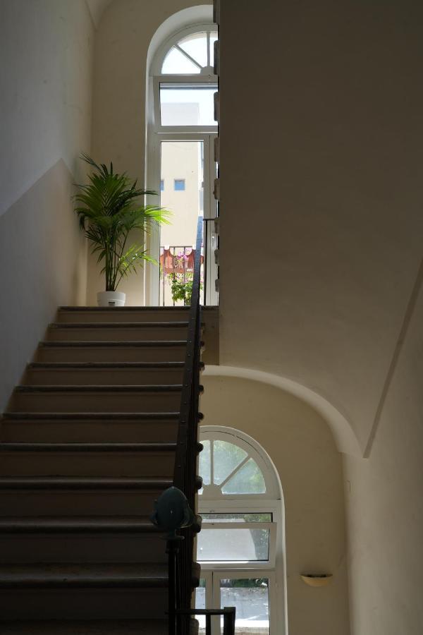 Palazzo Manzoni Apartments Bari Bagian luar foto